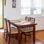 1 Bedroom In Apartment *